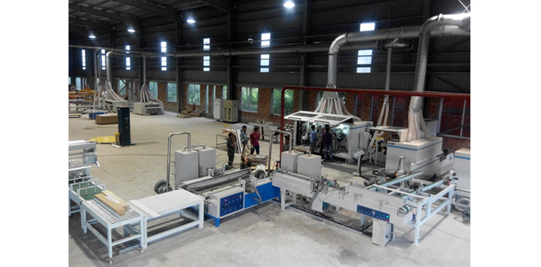 Automatic laminate flooring production line